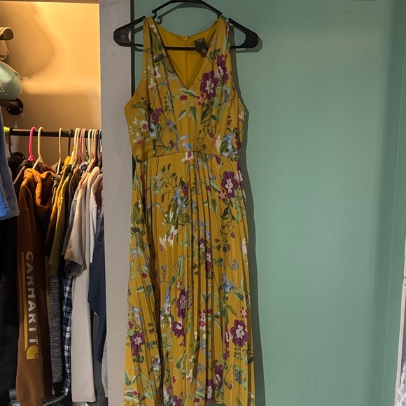 Taylor Dresses & Skirts - Taylor Yellow Floral Maxi Dress